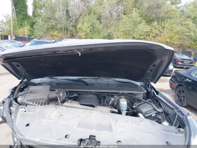 GMC Yukon Denali Image 7