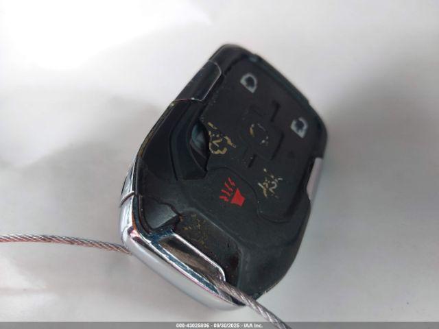 GMC Yukon Denali Image 11