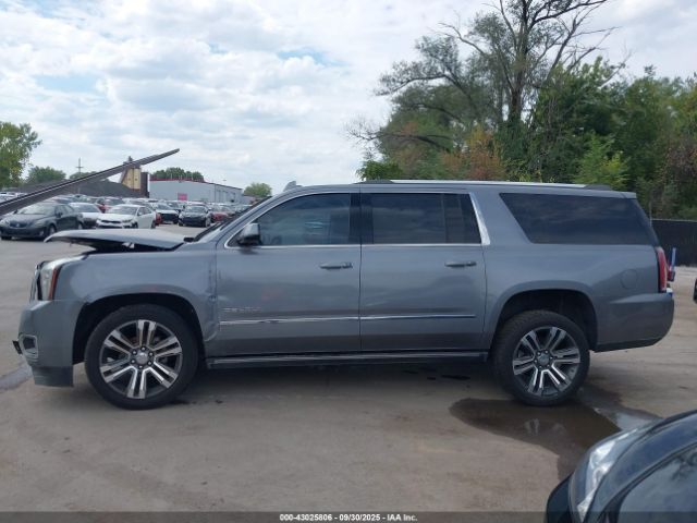 GMC Yukon Denali Image 19