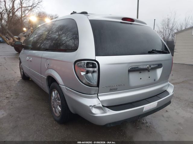 Chrysler Town & Country Limited Image 2
