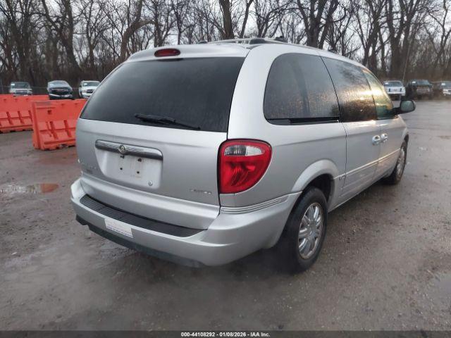 Chrysler Town & Country Limited Image 5