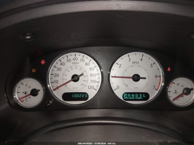 Chrysler Town & Country Limited Image 9