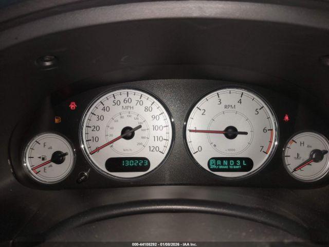 Chrysler Town & Country Limited Image 9