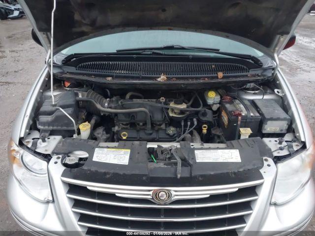 Chrysler Town & Country Limited Image 10