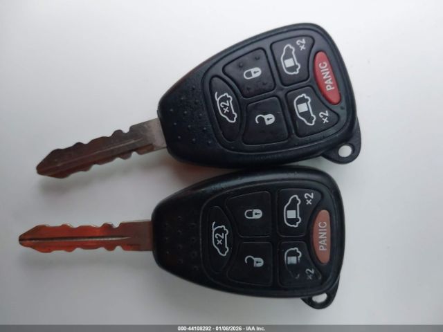 Chrysler Town & Country Limited Image 11