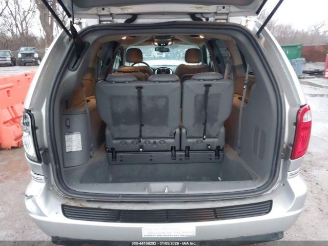 Chrysler Town & Country Limited Image 8