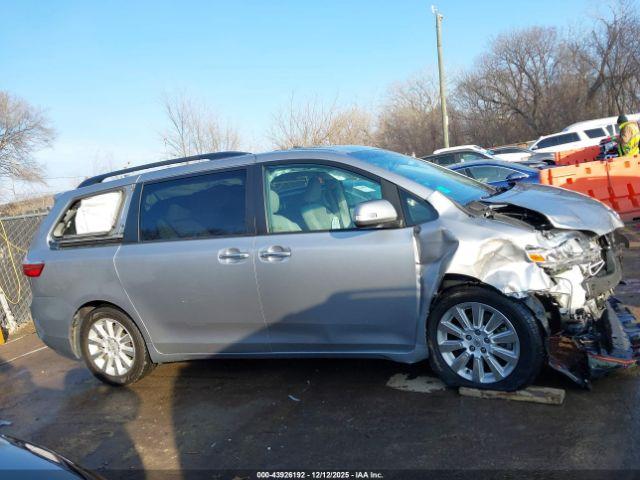 Toyota Sienna Limited Premium 7 Passenger Image 3