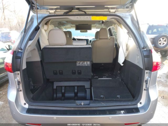 Toyota Sienna Limited Premium 7 Passenger Image 4