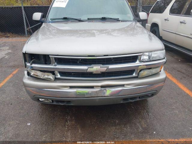 Chevrolet Suburban 1500 Lt Image 12