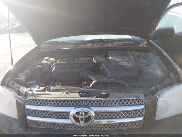 Toyota Highlander Limited V6 Image 2