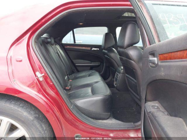 Chrysler 300 Limited Image 10